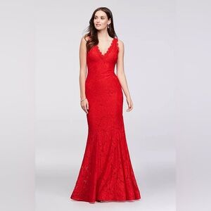 $270 BETSY AND ADAM Allover Lace V-Neck Gown with Eyelash Trim in red size 12